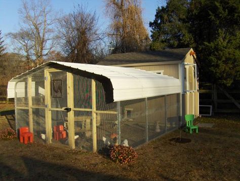 Carport Chicken Coop, Diy Outdoor Space, Diy Carport, Diy Horse Barn, Coop Run, Portable Chicken Coop, Horse Shelter, Shelter Ideas, Goat Barn