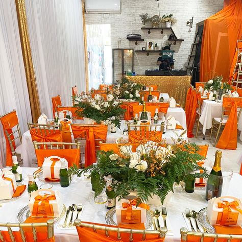 Champagne Bucket Centerpiece, Orange Table Decor, White Rose Centerpieces, Bucket Centerpiece, Venue Party, Orange Centerpieces, Fall In Paris, Veuve Cliquot, Paper Flower Centerpieces