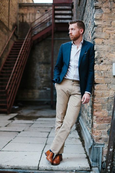 Blue and tan are great matches. Blue jacket with tan pants or vis versa definitely a "Can't go wrong" Tan Pants Men, Navy Blazer Outfits, Navy Blazer Men, Blue Blazer Men, Beige Hose, Tan Outfit, Blue Suit Jacket, Blazer Outfits Men, Blue Jacket Men