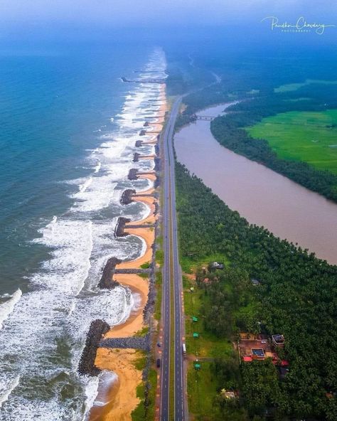 Maravanthe Beach, Kundapura, Karnataka, India🇮🇳 Maravanthe Beach, Karnataka Tourism, Travel Destinations In India, Sunday Wishes, Vacation 2024, India Travel Places, Beach Images, Travel Plan, India And Pakistan