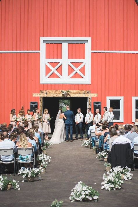 Wedding Ideas Barn, Cabinet Hardware Modern, Barn Wedding Centerpieces, Barn Wedding Dress, Red Barn Wedding, Fall Barn Wedding, Big Red Barn, Barn Wedding Photos, Barn Wedding Reception