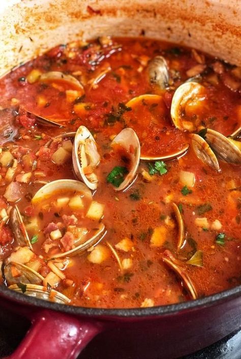 Clam Chowder Soup, Manhattan Clam Chowder, Manhattan Recipe, Charlotte Fashion, Chowder Soup, Seafood Chowder, Soup Easy, Celery Root, Clam Recipes