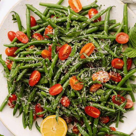 Italian Green Bean Salad 12 Tomatoes, Green Bean Salad, Tomato Side Dishes, Italian Green Beans, Green Bean Salad Recipes, Blanching Green Beans, Lemon Green Beans, Salads For A Crowd, Green Beans And Tomatoes