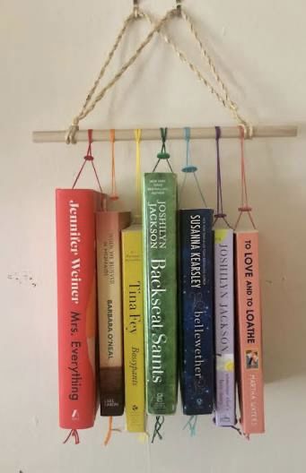 Shelves Made From Books, Unique Ways To Store Books, How To Store Books Without Bookshelf, String Bookshelf, Diy Book Display, Ways To Display Books, Hanging Books, Hanging Book Shelf, Hanging Bookshelf