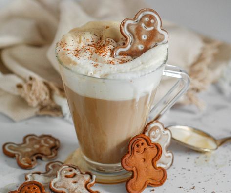 Gingerbread Latte — The Yummy Yenta Easy Cinnamon Buns, Christmas Brunch Drinks, Gingerbread Latte Recipe, Holiday Breakfast Recipes, Tea Video, Christmas Cookie Boxes, How To Make Gingerbread, Easy Gingerbread, Christmas Food Treats