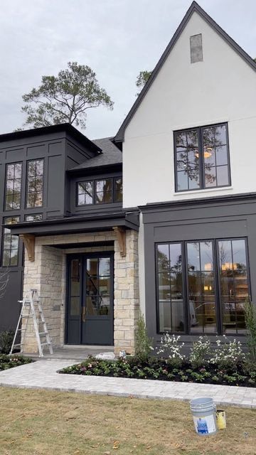 Trending Exterior House Colors, 2023 House Exterior, Black Dream House, Walden House, Modern Transitional House Plans, French Tudor, Lights Video, Transitional House Plans, Modern Exteriors