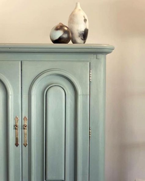 Untitled Swedish Interiors, Chalk Paint Wax, Blue Pigment, Creative Home Decor, Greenish Blue, Annie Sloan Chalk Paint, Duck Egg Blue, Old Furniture, Duck Egg