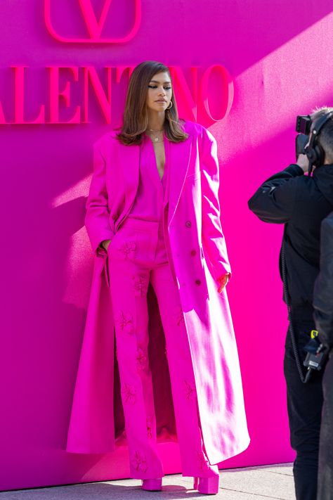 PARIS, FRANCE - MARCH 06: Zendaya attends the Valentino Womenswear Fall/Winter 2022/2023 show as part of Paris Fashion Week on March 06, 2022 in Paris, France. (Photo by Arnold Jerocki/Getty Images) Zendaya Valentino, Barbiecore Outfit, All Pink Outfit, Valentino Paris, Zendaya Outfits, Zendaya Style, Fashion Week Outfit, Valentino Fashion, Pink Outfits