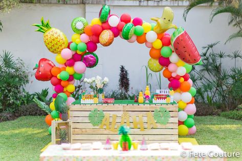 Tutti Frutti Balloon Garland, Fruit Themed Cupcakes Birthday Parties, Fruit Birthday Party Ideas, Fruit Birthday Party Theme Decorations, Hey Bear Themed Birthday Party, First Birthday Fruit Theme, Fruits Theme Birthday Party, Fruit Birthday Party Theme, Tutti Frutti Birthday Party Decorations