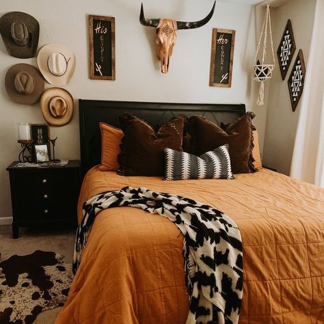 Country Room Ideas, Western Room Ideas, Country Room, Warm Color Palettes, Western Bedrooms, Western Bedroom Decor, Western Rooms, Western Bedroom, Warm Colour Palette