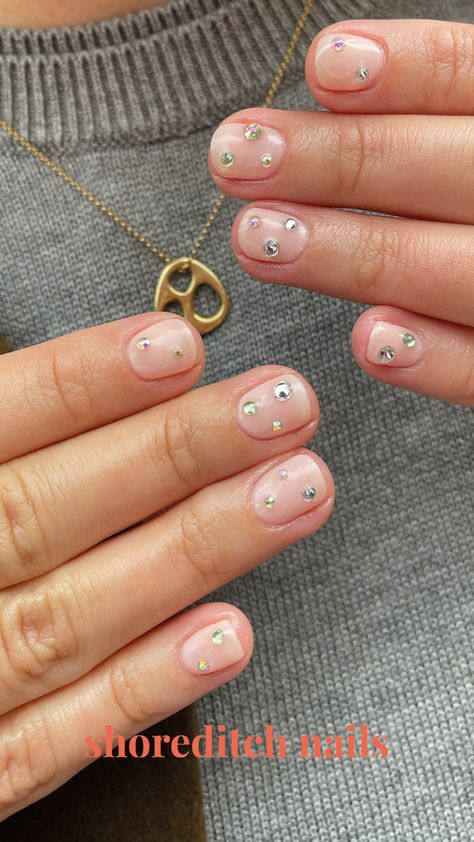 Gem Party Nails short nails nude nails Cute Short Bling Nails, Short Nails With Gem, Short Nails With Jewels, Short Nails With Gems, Gem Party, Short Gel Nails, Nails Nude, Party Nails, Bling Nails