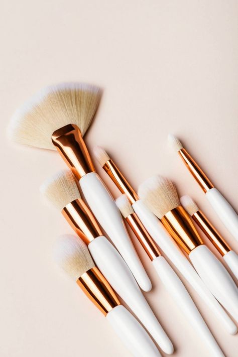 Best Makeup Brush Sets, Makeup Brush Set Best, Makeup Brush Uses, Makeup Brush Sets, Best Instagram Feeds, Face Contour, Makeup Wallpapers, Fruit Cartoon, Best Makeup Brushes