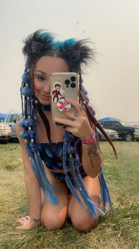 Tie-in festival braids Rave Braids Festival Hair, Festival Hair Braids, Festival Braid, Rave Braids, Braid Half Up Half Down, Festival Braids, Rave Hair, Festival Inspo, Braided Half Up