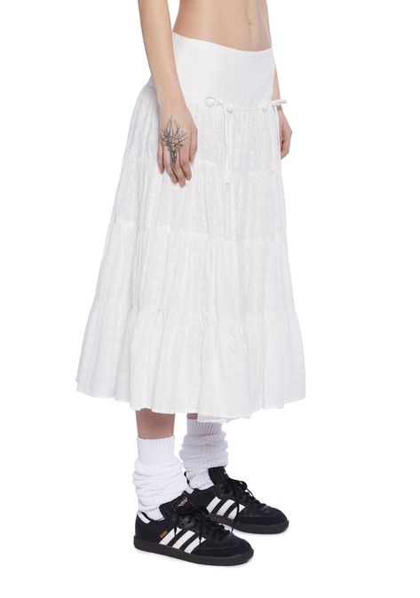 Dropped Waist Skirt, Drop Waist Skirt Pattern, White Skirt Plus Size, White Midi Skirt Outfit, White Tiered Skirt, White Flowy Skirt, Midi Skirt Style, Mori Kei Fashion, Midi Skirt White