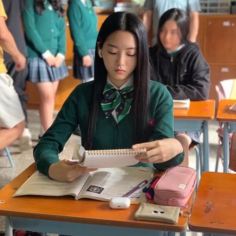 People Studying Aesthetic, Kdrama Study Aesthetic, Kdrama Studying, Korean School Aesthetic, Study Kdrama, Student Life Aesthetic, Kdrama School, Kdrama Study Motivation, Kdrama Study