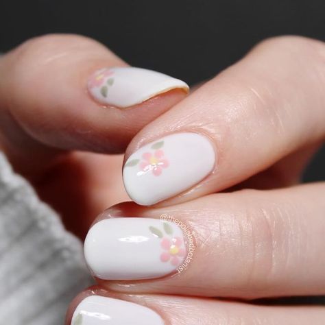 Kelly | Nail Inspo on Instagram: "(Contains PR)  These remind me of icing flowers 🧁  Products Used: @remedynails Classic Cloud, Serenity Sage, Beloved Blush, Sweet Soleil (gifted)  Code KELLY15 gets you 15% off at www.remedynails.com 🛍️  #remedynails #drsremedynailcare #drsremedyenrichednailpolish #whitenails #floralnails #floralnailart #flowernails #flowernailart #springnails #springnailart #delicatenailart #pastelnails #pastelnailart #coquetteaesthetic #simplenailart #thepolishedbotanist" White Nails With Flowers, Pastel Nail Art, Floral Nail Art, Spring Nail Art, Flower Nail Art, Pastel Nails, Short Nail Designs, Nail Paint, Easy Nail Art