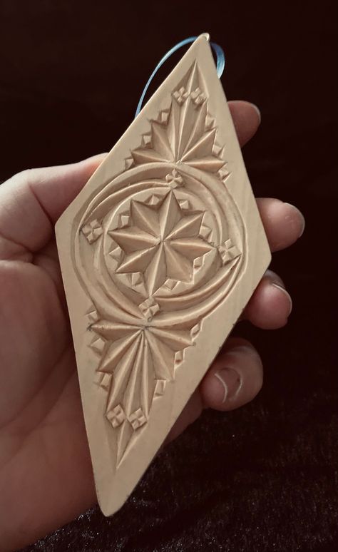 24010 Wooden Chip Carved Diamond Ornament is hand carved in fine basswood.  The design is based on the Frisian (Or Northern Netherlands, or "Old World") style of chip carving It has a natural wood grain finish of clear lacquer and hand rubbed paste wax.   It's approximate size is 6.75 inches tall, 3 inches wide, and .375 inches thick. It has a metal Screw eye and cloth ribbon installed on the top to facilitate hanging. Add this ornament to your collection or start a tradition of exchanging hand Wood Cravings Design, Mexican Wood Carvings, Chip Carving Patterns Free, Chip Carving Patterns, Ornamental Wood Carving, Art Sculpture En Bois, Wood Cnc Machine, Cnc Machine Projects, Relief Carving