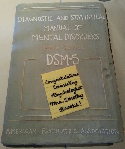 Counseling Psychology Graduation Cake DSM-5. Masters Degree on deck. (I know the book should be purple but that flavor is gross) Psychology Cake, Grad School Problems, Psychology Graduation, Msw Graduation, Cake Wreck, Graduate Party, Progress Motivation, 5 Cake, Masters Graduation