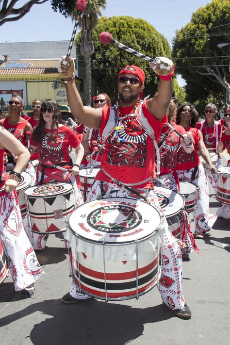 Batala SF surdo 2 player Samba Music, Carnival Floats, Brazil People, Brazil Music, Brazilian Samba, English Music, Samba Costume, Play That Funky Music, Funky Music