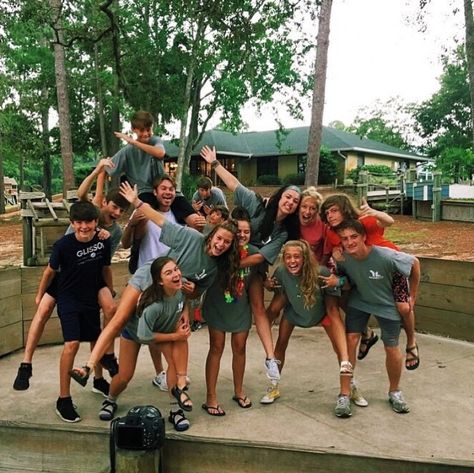 Jesus Camp, Summer Camp Aesthetic, Church Friends, Camp Aesthetic, Camp America, Camping Pics, Youth Camp, Church Camp, Camping Aesthetic