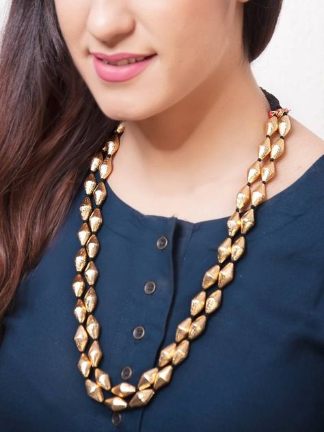 Dholki Beads, Brass Wedding, Ruby Jewelry Necklaces, Indian Wedding Jewelry Sets, Dia Mirza, Beads Mala, Gold Jewelry Simple Necklace, Pearl Necklace Designs, Wedding Indian