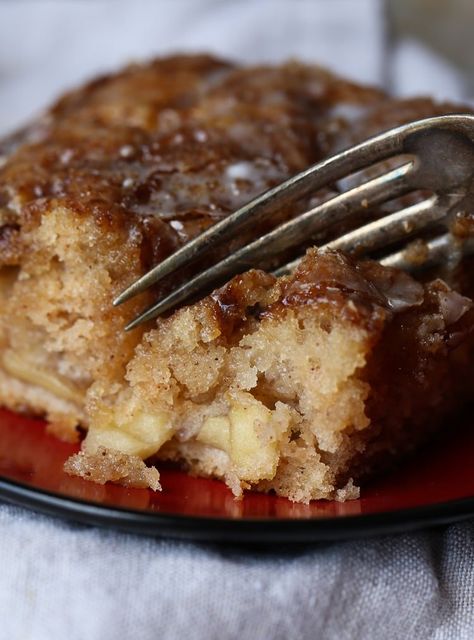 Apple Fritter Cake is a soft apple filled cake, with a crispy sugar glaze! You're favorite old fashioned doughnut in cake form! Apple Fritters Cake Recipe, Apple Fritter Cake, Pancakes For Dinner, Apple Fritter, Torte Cupcake, Apple Cake Recipes, Apple Filling, Apple Fritters, A Piece Of Cake