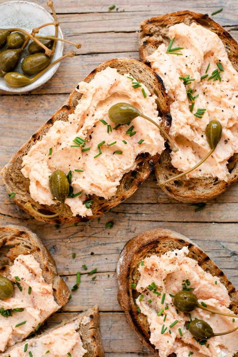 Super easy Smoked Salmon Crostini made with a 5 minutes smoked salmon pate with a hint of horseradish and lemon zest. It's spread on thick slices of char-grilled toasted bread and topped with caper berries and chives. It's elegant, easy and best of all delicious! Salmon Pate Recipe, Smoked Salmon Crostini, Salmon Crostini, Victorian Picnic, Salmon Pate, Smoked Salmon Pate, Crostini Appetizer, Creamy Salmon, Salmon Appetizer