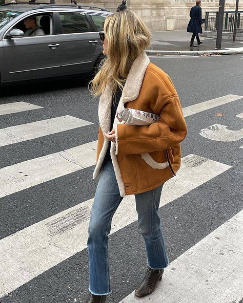 French Winter Outfits, Shearling Coat Outfit, French Outfits, Girls Winter Outfits, December Outfits, French Women Style, Perfect Thanksgiving, French Women, Shearling Coat