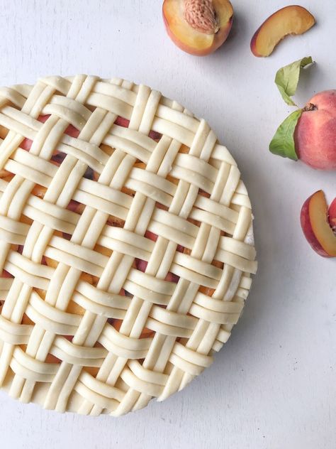 Apple Pie Lattice Design, Beautiful Tarts, Apple Pie Designs, Wedding Pies, Pretty Pie Crust, Apple Pie Lattice, Pie Crust Art, Lattice Pie Crust, Decorative Pie Crust