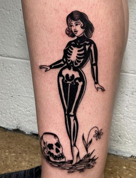 Goth Woman Tattoo, Pretty Goth Tattoos, Pinup Tattoo Black And Grey, Modern Pinup Tattoo, Goth Girl Tattoo Ideas, Trad Goth Tattoo, Traditional Goth Tattoo, Goth Pinup Tattoo, Pinup Tattoos For Women