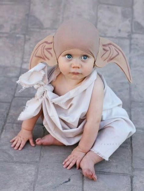 19 Babies Who Made                                                                                                                                                                                 More Dobby Costume, Baby Harry Potter, Dobby Harry Potter, Baby Kostüm, Diy Halloween Costume, Unique Halloween Costumes, Elf Costume, Elf House, Fantasias Halloween