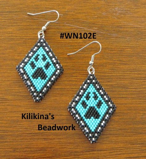 These Native American style earrings are handmade by Kilikina These Wolf Paw Print earrings are made of delica seed beads - they measure about 1 1/4 wide and about 1 3/4 long (not including the hooks). The beadwork is hand sewn. These earrings are currently on stainless steel fishhooks. The Wolf Paw Print, Character Earrings, Pony Bead Projects, Paw Print Earrings, Wolf Paw, Earrings Native American, Beaded Things, Beaded Earrings Native, Wolves Pendants