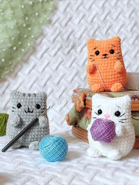 FREE amigurumi plush kitten pattern #amigurumipattern #amigurumi #crochetcat #amigurumicat #crochetdoll #amigurumidoll #crochettoy #amigurumitoy #crochetpattern #crochetplushpattern #freeamigurumipattern Puff Stitch Crochet, Amigurumi Plush, Crochet Cat Pattern, Pola Amigurumi, Crochet Animals Free Patterns, Crochet Amigurumi Free Patterns, Crochet Amigurumi Free, Yarn Ball, Diy Crochet Projects