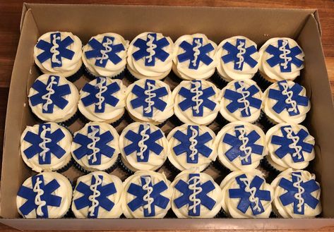 Emt Cupcake Ideas, Emt Themed Party, Ems Party Ideas, Ems Decorations, Paramedic Graduation Party Ideas, Emt Cakes Ideas, Emt Party Ideas, Paramedic Party Ideas, Emt Graduation Party Ideas