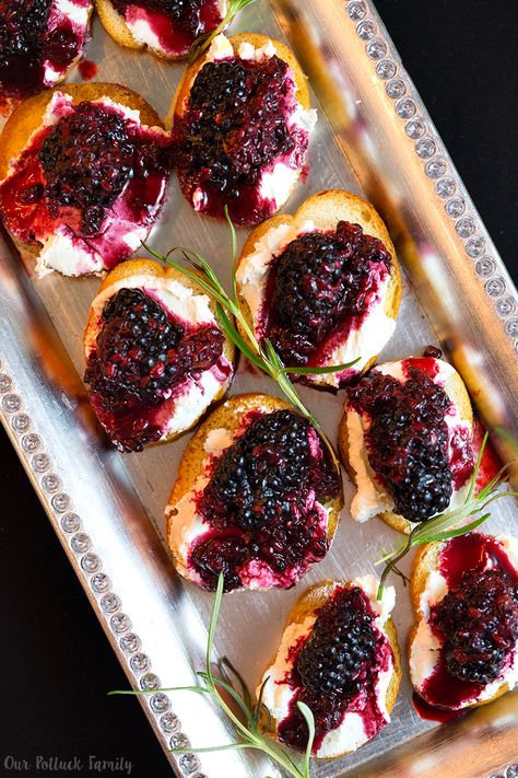 Fun ideas to set up a Speakeasy Party with a Chardonnay tasting paired with a delicious Blackberry Goat Cheese Crostini appetizer. Speakeasy Party Ideas, Gatsby Party Food, 1920s Party Food, Blackberry Goat Cheese, 1920s Food, Cheese Crostini, Speakeasy Party, Goat Cheese Crostini, Crostini Appetizers