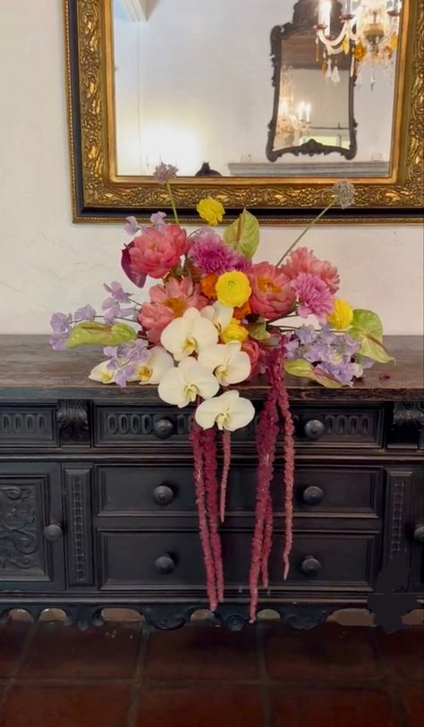 Unique Wedding Floral Installations, Fun Wedding Flowers, Colorful Flower Arrangements Wedding, Funky Floral Arrangements, White Florals, Funky Wedding, Coral Charm Peony, Bright Wedding Flowers, Unique Floral Arrangements