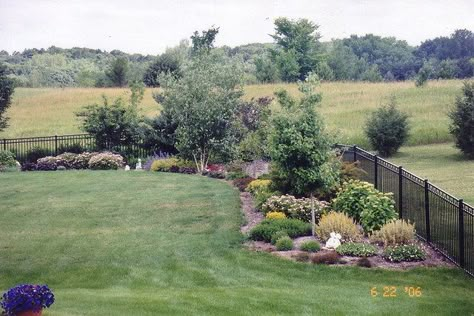 Island Bed Landscaping, Corner Lot Landscaping Backyard, Landscaping Along Back Of House, Mn Front Yard Landscaping, Long Front Yard Landscaping Ideas, Landscaping Large Acreage, Acreage Landscaping Driveway Entrance, Landscaping Privacy Ideas, Large Yard Landscaping Layout