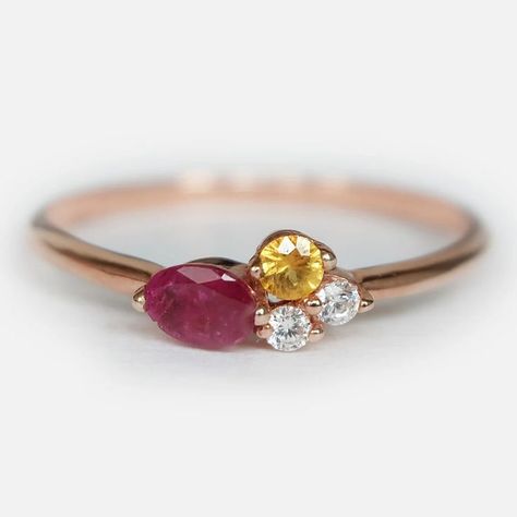 Engagement Ring Sapphire, Sapphire Cluster Ring, Stone Ring Design, Pink Gemstones Ring, Ruby Diamond Ring, Gold Sapphire Ring, Yellow Sapphire Rings, Detailed Engagement Ring, Pear Shaped Engagement Rings