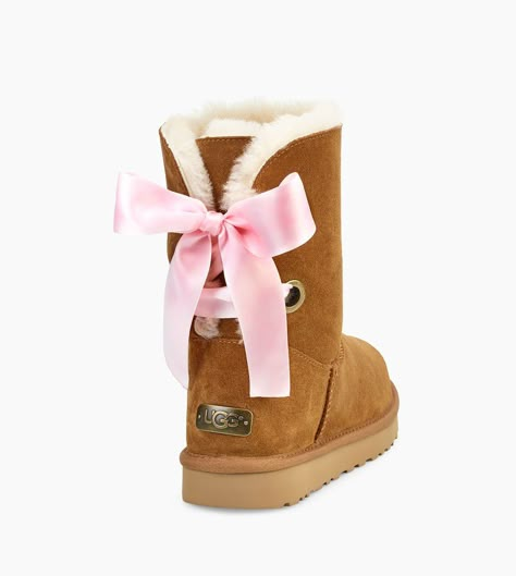 Uggs Pink, Ugg Fashion, Brown Uggs, Girls Halo, Ugg Bailey Bow, Short Uggs, Chestnut Uggs, Winter Princess, Pink Images