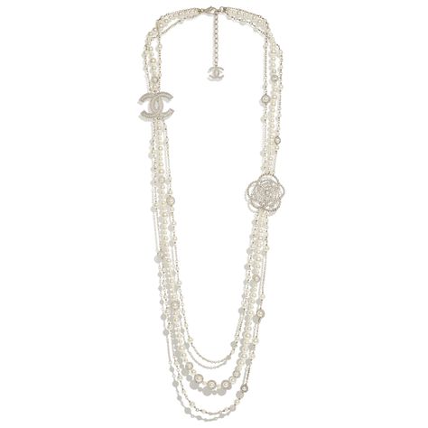 Chanel - PRE FW2019/20 | Metal, glass pearls & strass gold, pearly white & crystal long necklace Chanel Pearl Necklace, Chanel Women, Chanel Pearl, Dainty Diamond Necklace, Chanel Necklace, Chanel Pearls, Diamond Solitaire Necklace, Luxury Designer Handbags, Solitaire Necklaces