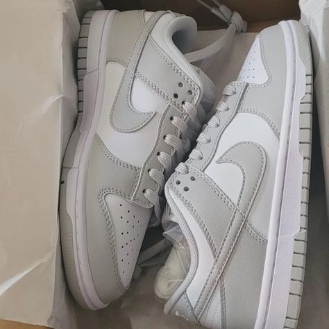 Nike dunk casual shoes are gray Nike Dunk Low Grau, White Casual Shoes, Dunks Nike, Grey Nikes, Nike Dunk Low, Dunk Low, White Casual, Nike Dunk, New Nike