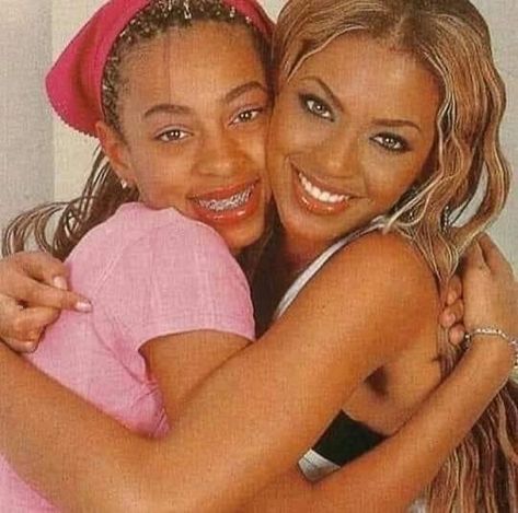 Beyonce Sister, 00’s Aesthetic, Beyonce 2000's, Beyonce Fans, Queen Bee Beyonce, Aaliyah Style, Cute Sister, 90’s Aesthetic, Hair Magazine