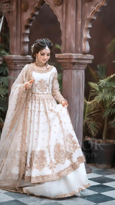 Nikah Outfit, Nikah Dress, Beautiful Bridal Dresses, Desi Wedding Dresses, Nikkah Dress, Asian Bridal Dresses, White Bridal Dresses, Latest Bridal Dresses, Bridal Dresses Pakistan