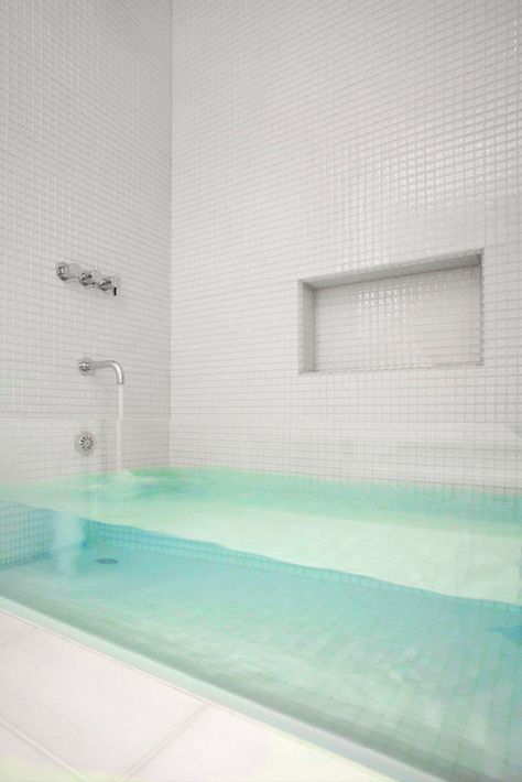 glass front tub crazy!! Beautiful Bathtubs, Bad Inspiration, Dream Bathrooms, Minimalist Bathroom, Dream Bathroom, Beautiful Bathrooms, Design Case, Bathroom Inspiration, 인테리어 디자인