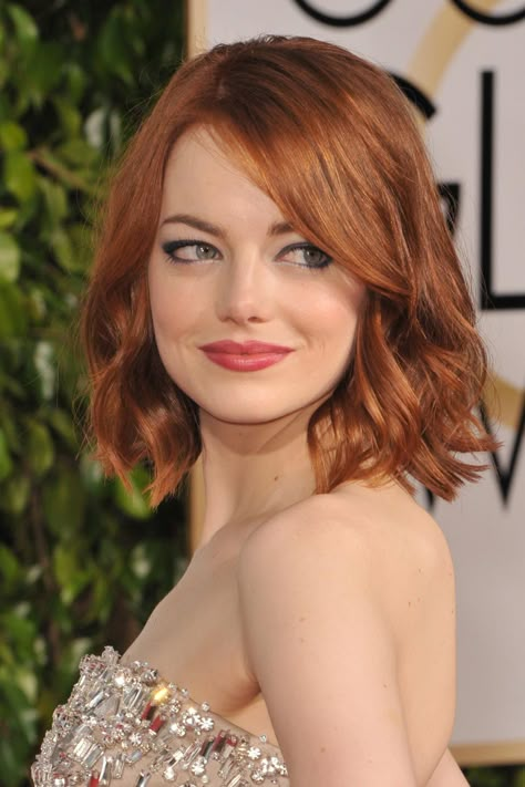 Popular Ways How To Style Short Wavy Hair And Be On The Top ★ Wavy Bob Side Bangs, Short Wavy Hair 2023, Short Wavy Hair Side Bangs, Short Wavy Hair With Side Bangs, Wavy Bob Side Part, Short Hair Cuts For Women With Wavy Hair, Short Bob Side Bangs, Wavey Hair Styles Short, Short Wavy Red Hair