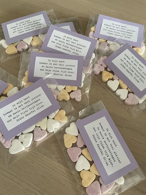 Pin van Anneke van Peer op Cadeau ideeën in 2022 | Eenvoudige cadeautjes, Cadeautjes, Bedankjes School Birthday Treats, Candy Land Birthday Party, Italian Party, Funky Gifts, Candyland Birthday, School Treats, School Birthday, Gift Inspo, Wrapping Party