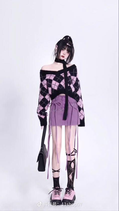 Cute Japanese Outfits Street Style, Japanese Cybercore Fashion, 2000s Japanese Fashion Pink, Cheshire Cat Aesthetic Outfit, Pink Cybercore Outfits, Purple Outfits Korean, Cybercore Outfits Aesthetic, Grunge Pink Outfit, Cybercore Aesthetic Outfits