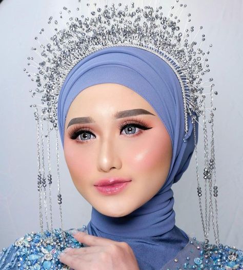 Headpiece Wedding Hijab, Melayu Wedding, Headpiece Hijab, Pose Wedding, Wedding Wishlist, Wedding List, Makeup Wedding, Wedding Hijab, Beauty Shoot