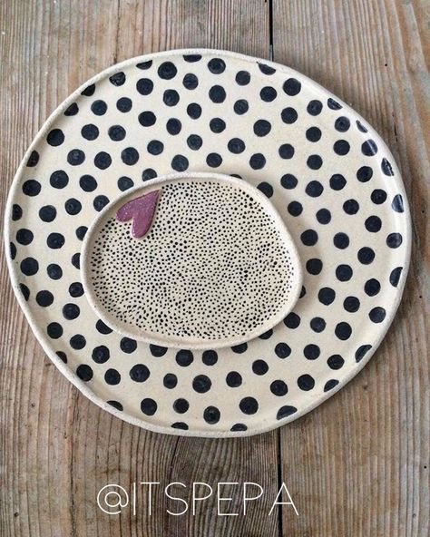 Diy Keramik, Ceramics Sculpture, Clay Stuff, Tanah Liat, Keramik Design, Diy Pottery, Ceramics Ideas Pottery, Japanese Pottery, Serving Plate