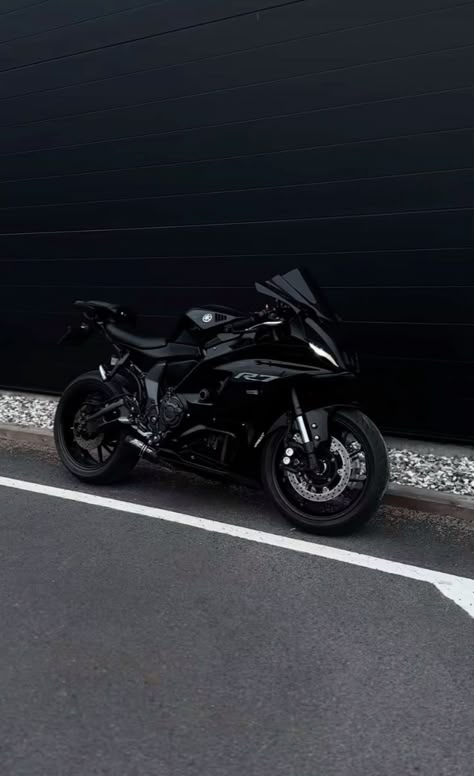 Black Motorbike Aesthetic, Black Bike Aesthetic, Motor Bike Aesthetic, Yamaha R7 Black, Yamaha R7 Wallpaper, Biker Background, Yamaha Aesthetic, Dark Motorcycle Aesthetic, Yamaha Wallpaper